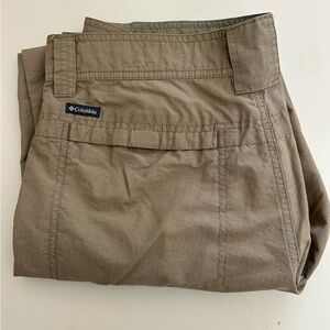 Columbia Men's Cargo Pants in Light Brown